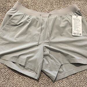 Lululemon zeroed in crinkle texture short 5 inch XL